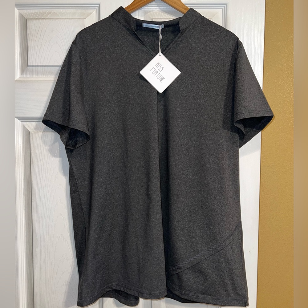 Miss Fortune Charcoal Short Sleeve Top. Size 3X. NWT
